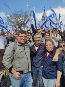 Image of Habonim Dror Alumni protesting in Israel